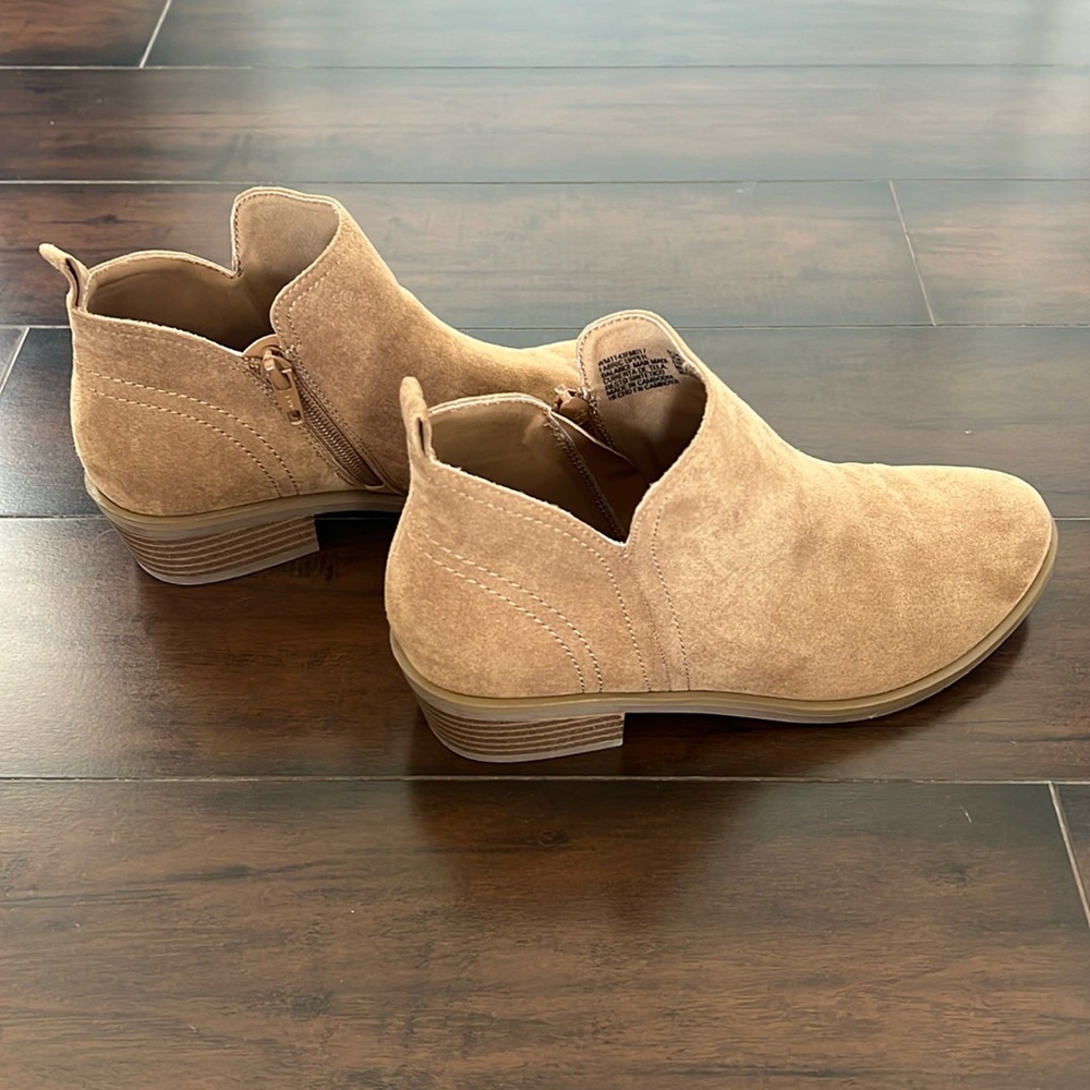 Suede ankle bootie Size 6
